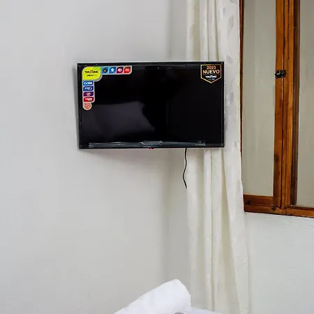 Hb2 Triple With Shared Bathroom Pensión *