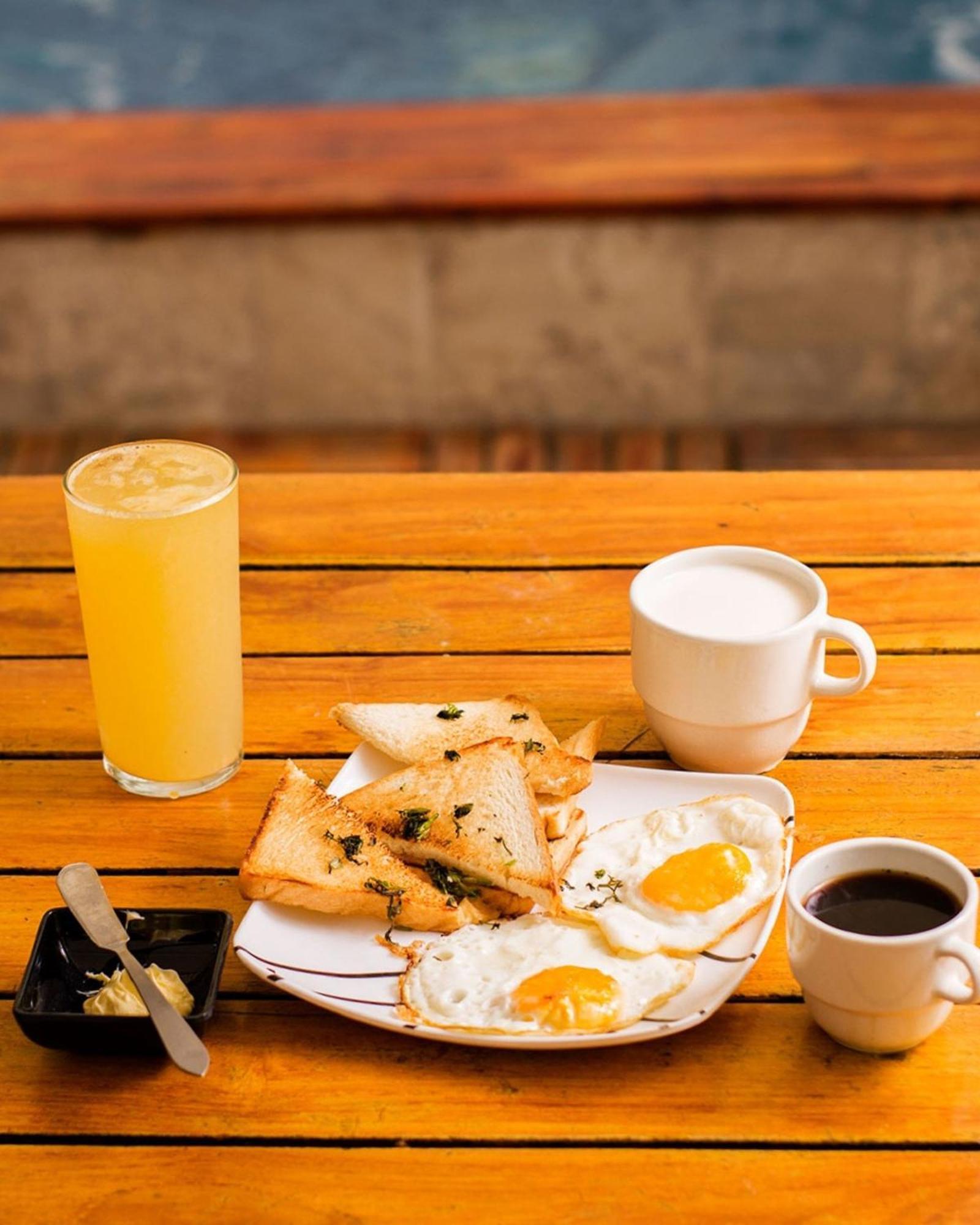 Hb2 Triple With Shared Bathroom